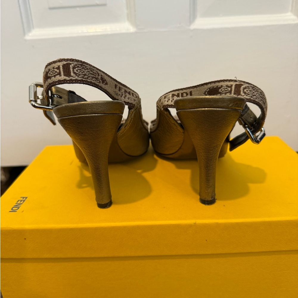 Authentic Fendi Selleria Gold Leather Slingbacks, Size 37. Made in Italy - Picture 3 of 4
